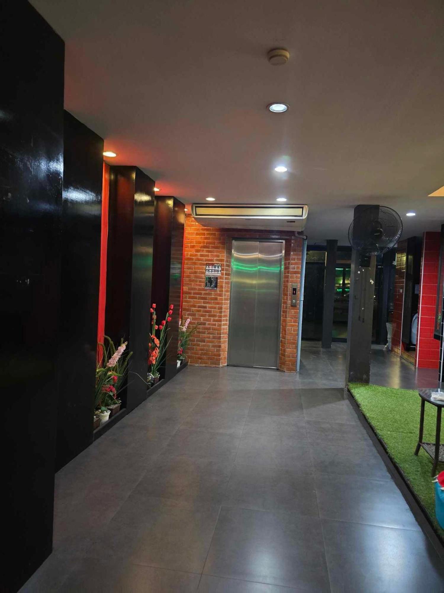 Coconut Hotel HHQ Exterior foto